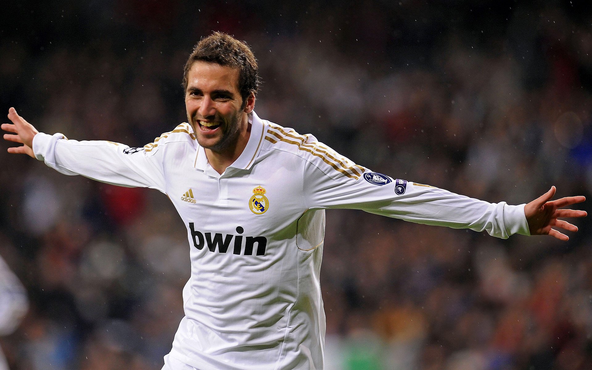 费德勒回归赛场，关键助攻首场状态亮眼，德国队观众沸腾！